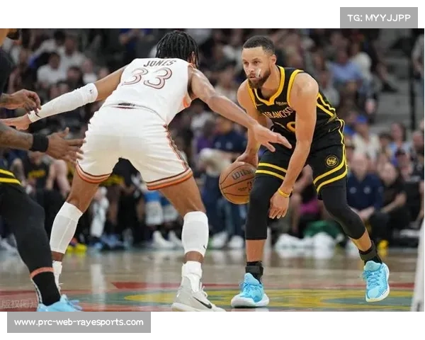 勇士第三节进攻停滞,鹈鹕趁机缩小分差 勇士第三节进攻停滞,鹈鹕趁机缩小分差